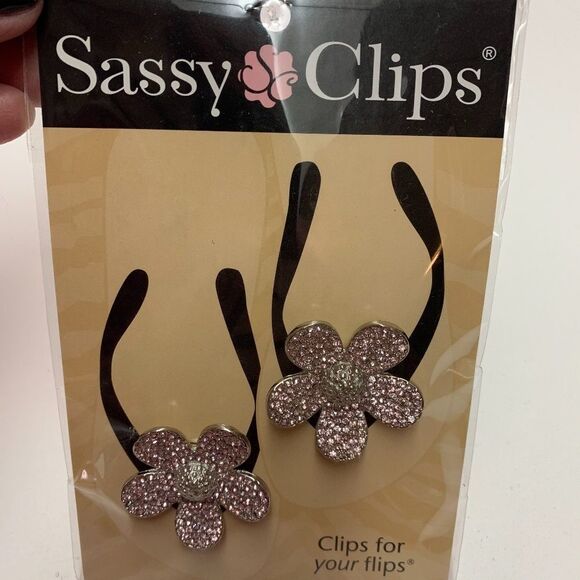 Sassy Clips - Pink Rhinestone Flower - Picture 1 of 1